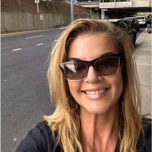 Meet your Posher, Cynthia